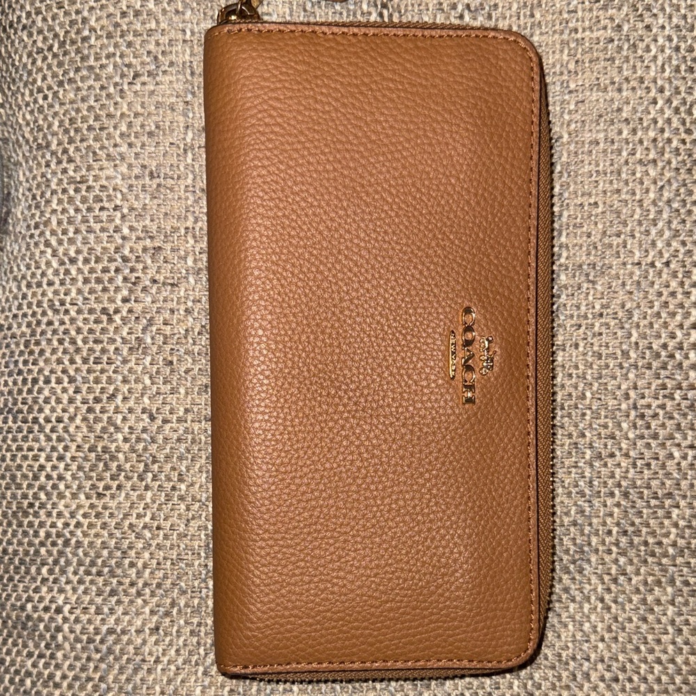 LIKE NEW- Coach Brown Leather Zip Wallet - 7.75 L x .75 W x 4.0 H